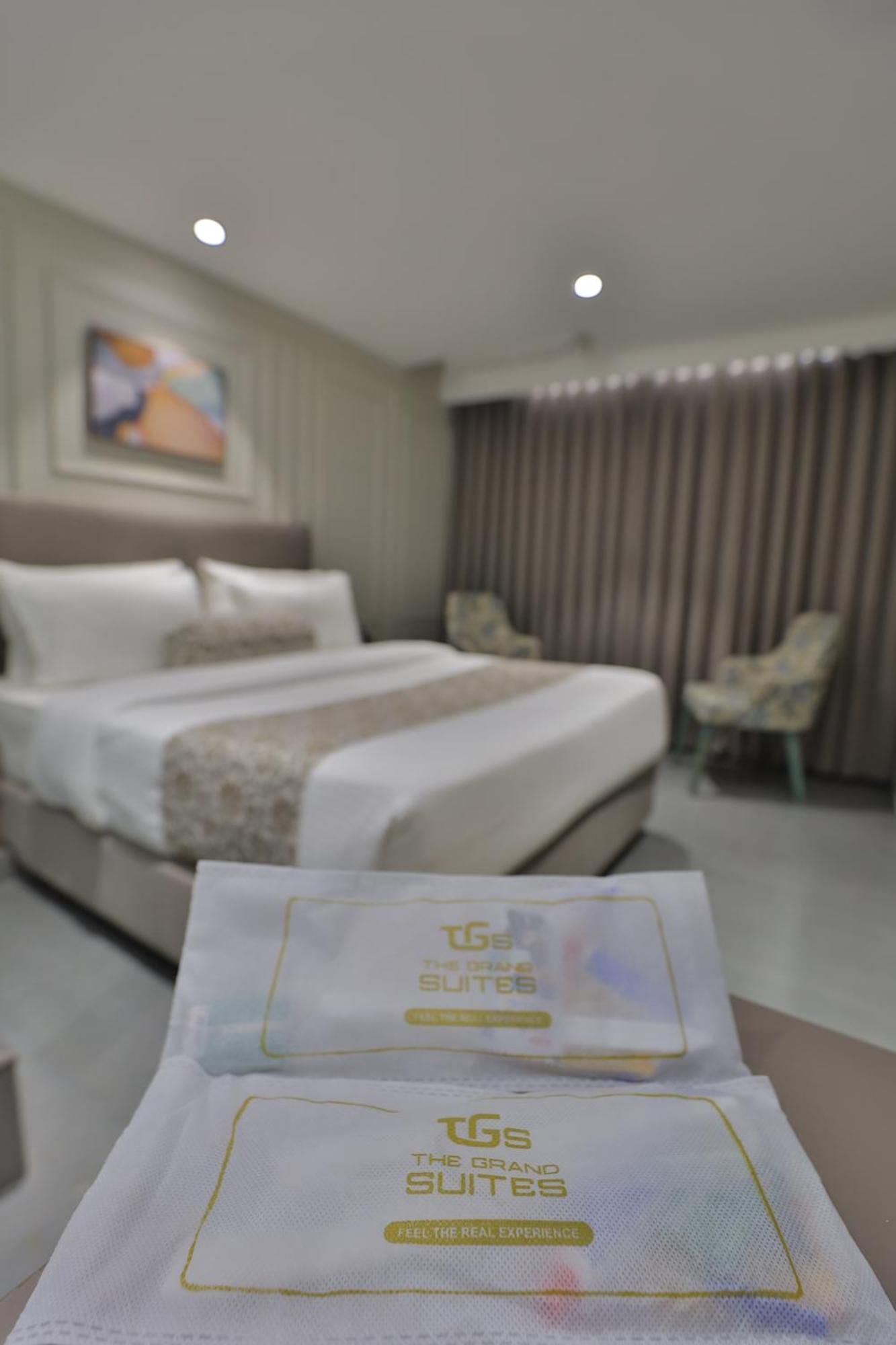 אחמדאבאד Hotel The Grand Suites מראה חיצוני תמונה