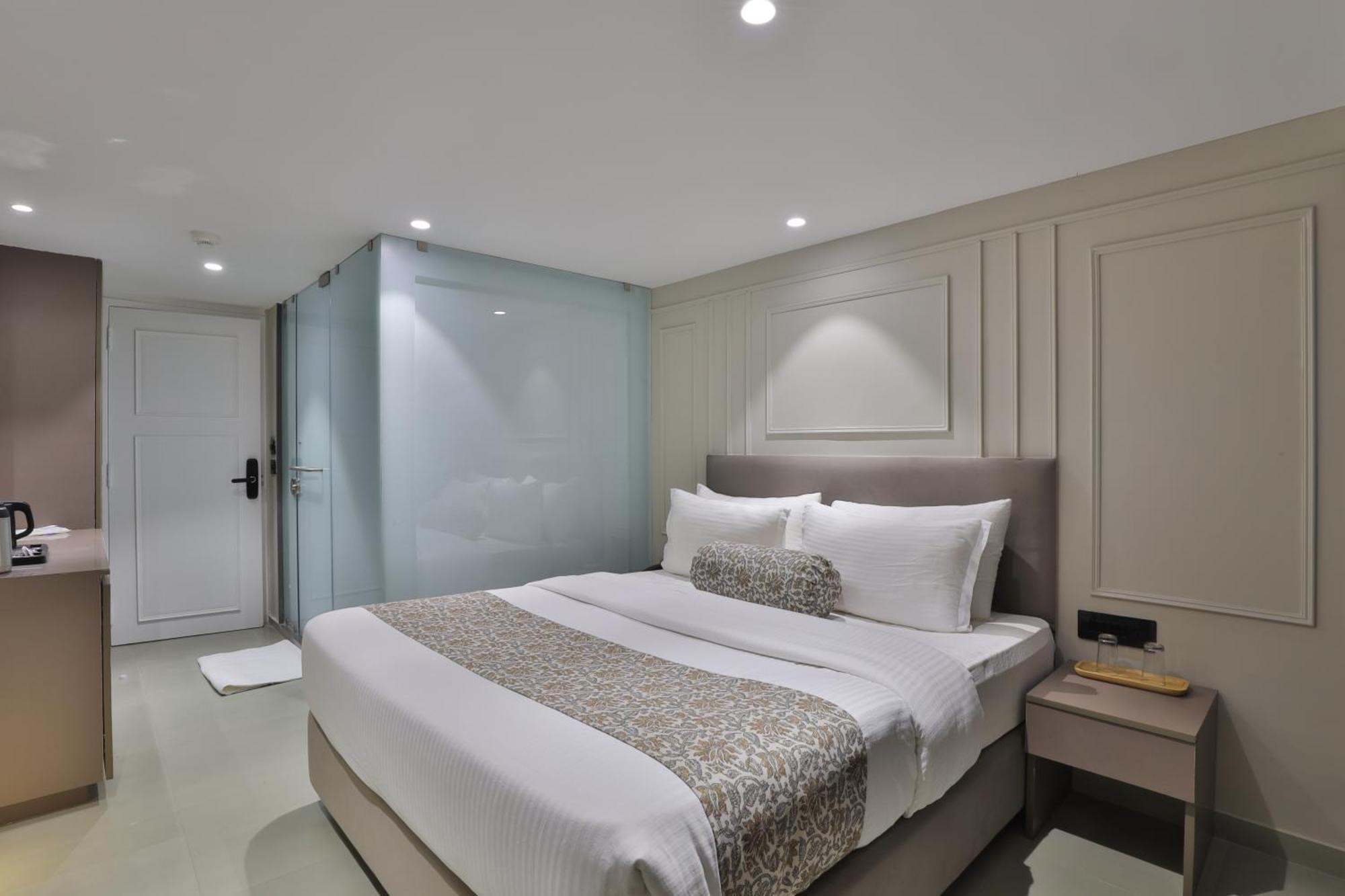 אחמדאבאד Hotel The Grand Suites מראה חיצוני תמונה