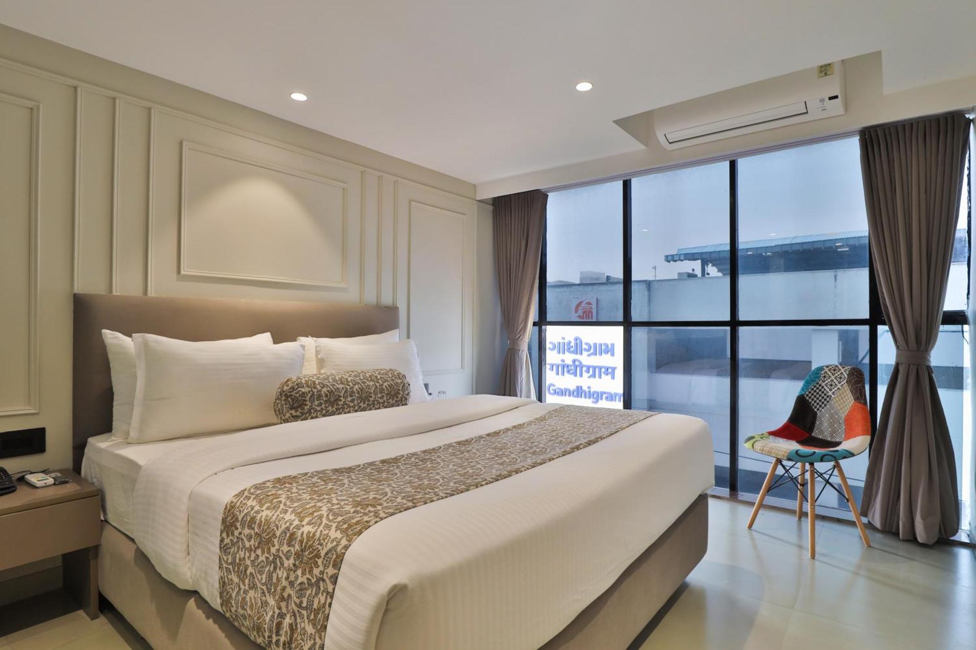 אחמדאבאד Hotel The Grand Suites מראה חיצוני תמונה