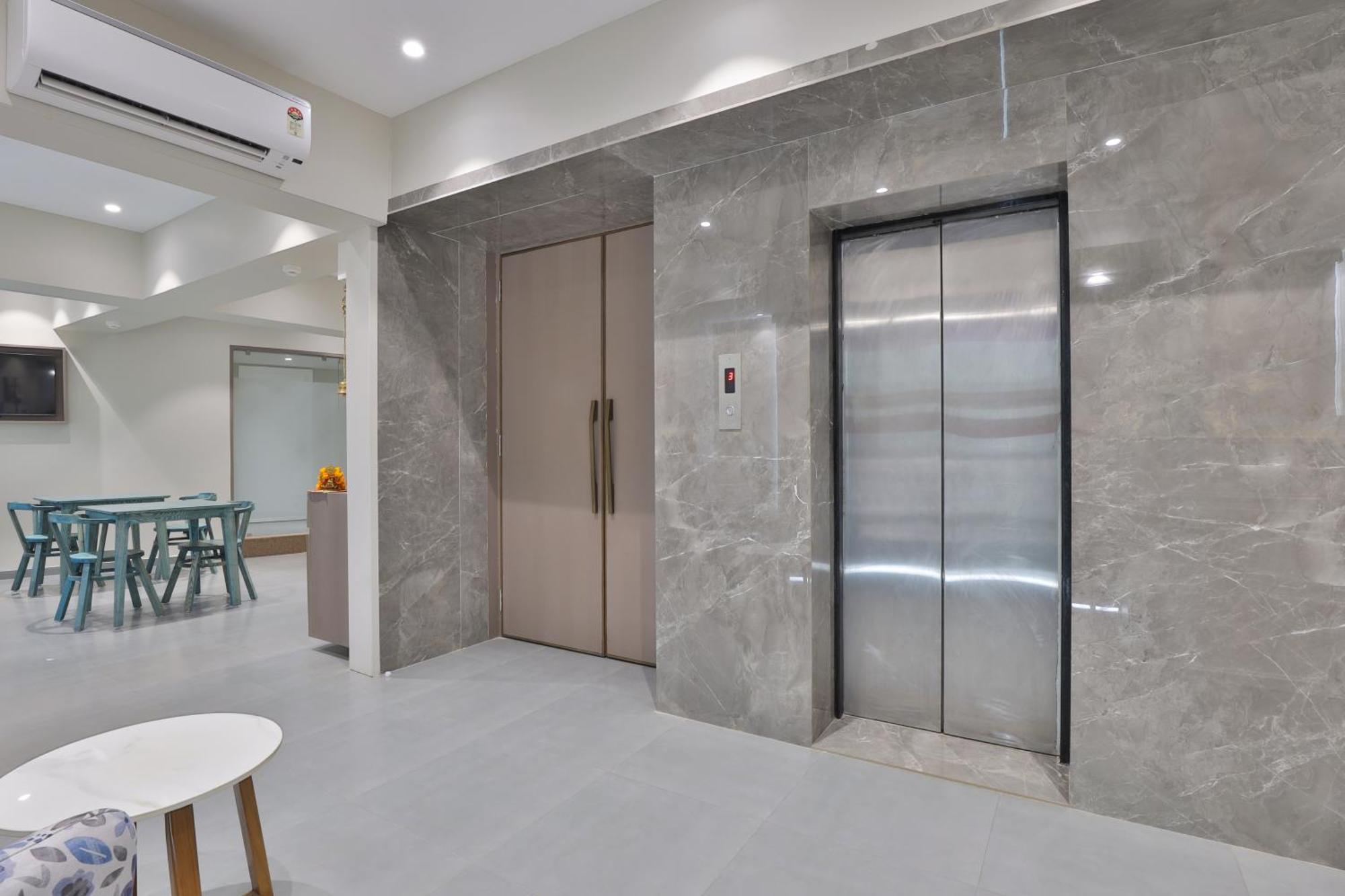 אחמדאבאד Hotel The Grand Suites מראה חיצוני תמונה