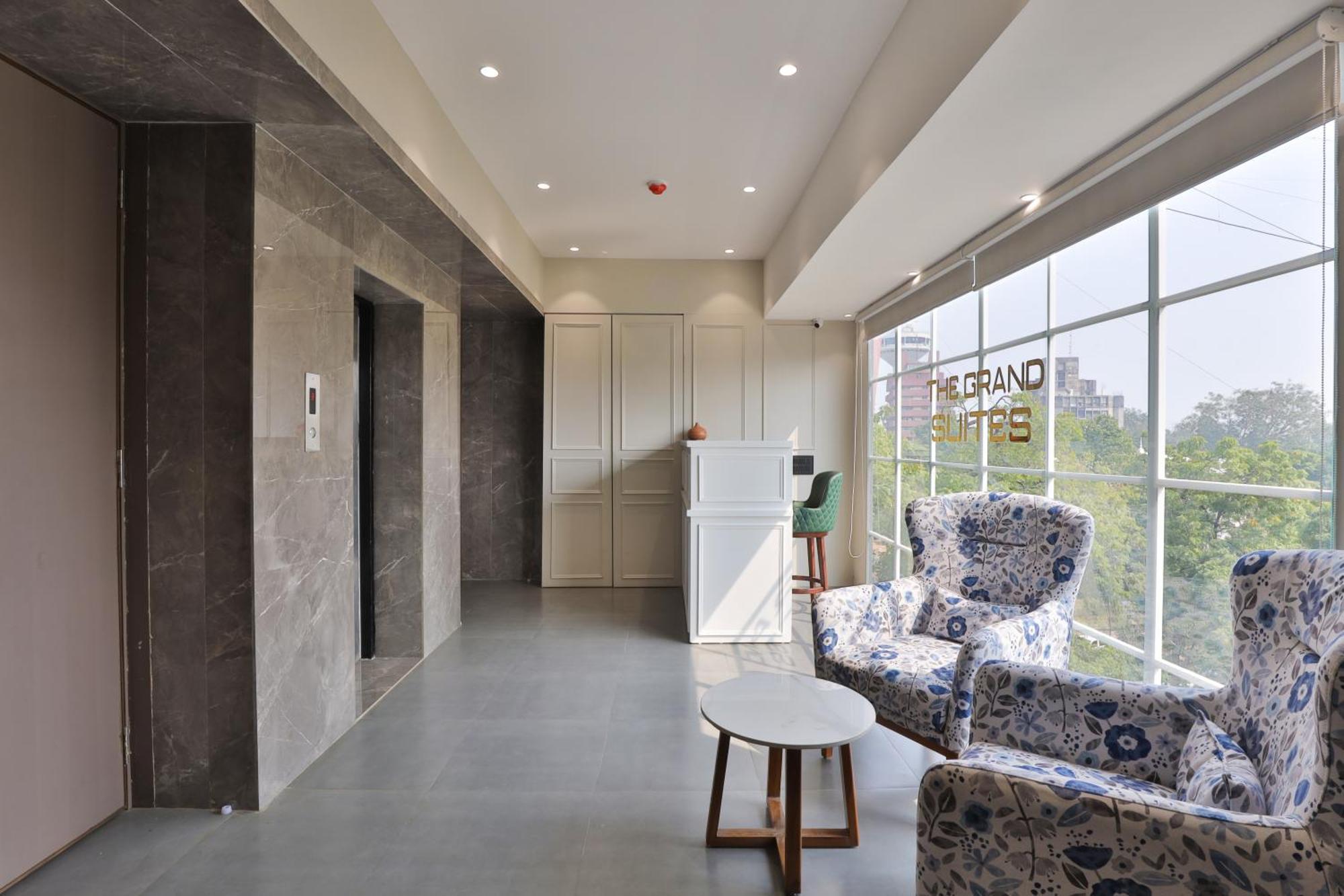 אחמדאבאד Hotel The Grand Suites מראה חיצוני תמונה